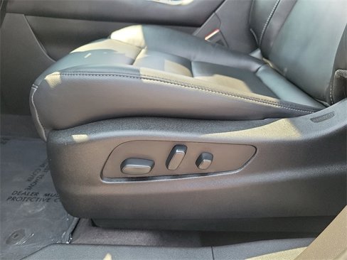 Used 2023 Cadillac XT4 Luxury w/ Cold Weather Package image 22