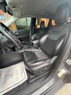 Used 2019 Jeep Cherokee Trailhawk w/ Comfort/Convenience Group image 10
