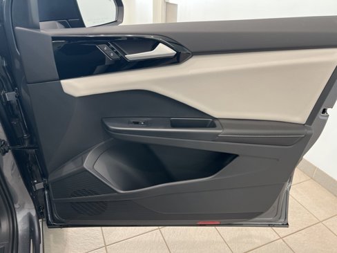 New 2025 Volkswagen Taos S image 23
