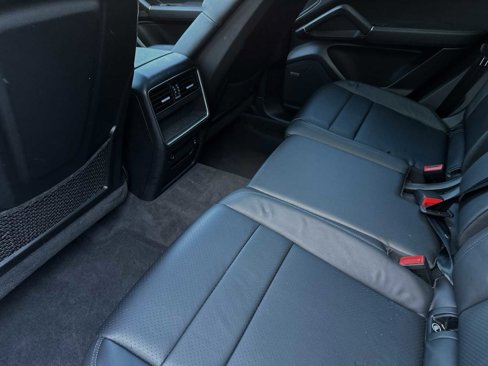 Used 2021 Porsche Cayenne image 14
