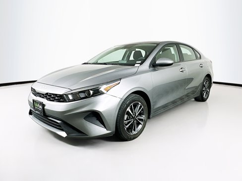 Used 2024 Kia Forte LXS image 3
