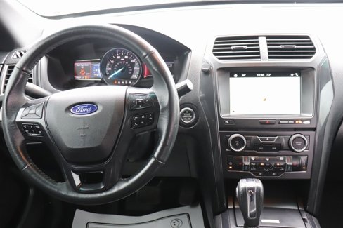 Used 2018 Ford Explorer XLT w/ Equipment Group 202A image 2