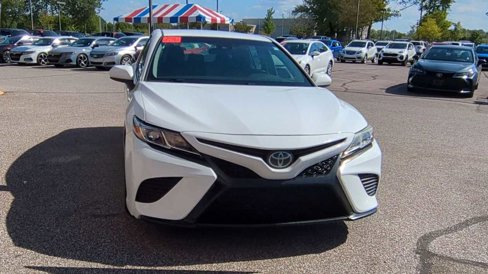 Used 2018 Toyota Camry SE image 3