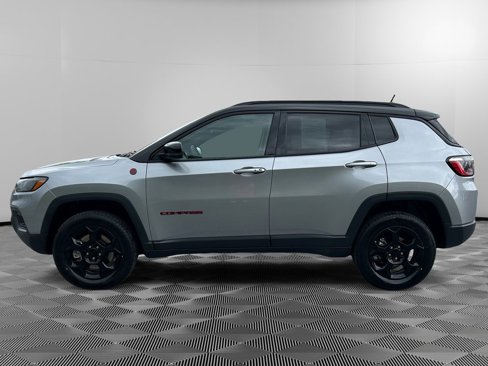 Used 2024 Jeep Compass Trailhawk image 4