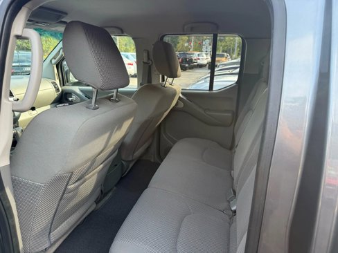 Used 2016 Nissan Frontier SV image 13