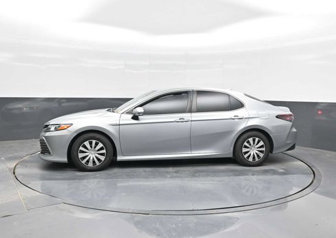 Used 2021 Toyota Camry LE image 5