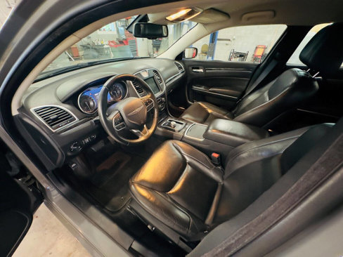 Used 2018 Chrysler 300 Touring L image 13