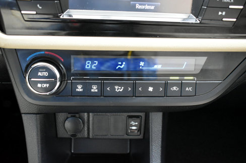 Used 2015 Toyota Corolla LE image 22