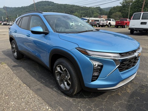 New 2025 Chevrolet Trax LT w/ Driver Confidence Package image 1