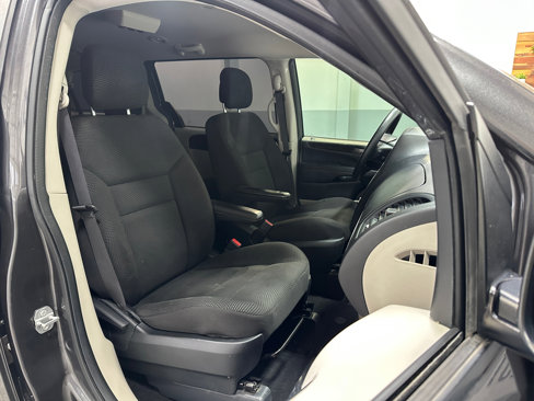 Used 2020 Dodge Grand Caravan SE w/ UConnect Hands-Free Group image 17