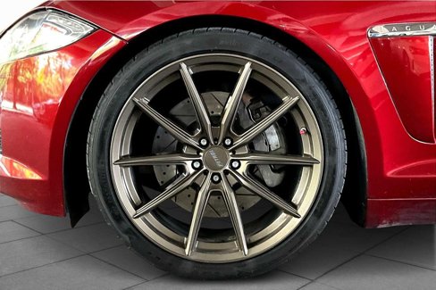 Used 2012 Jaguar XF image 10