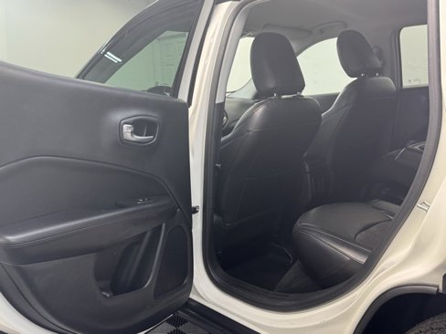 Used 2019 Jeep Compass Altitude image 29