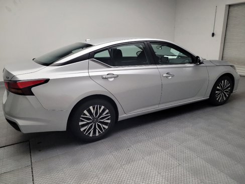Used 2023 Nissan Altima 2.5 SV image 10