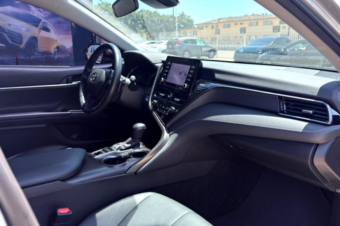 Used 2023 Toyota Camry SE image 14