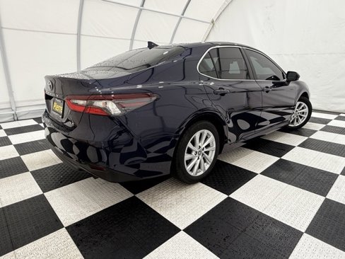 Used 2021 Toyota Camry LE image 5