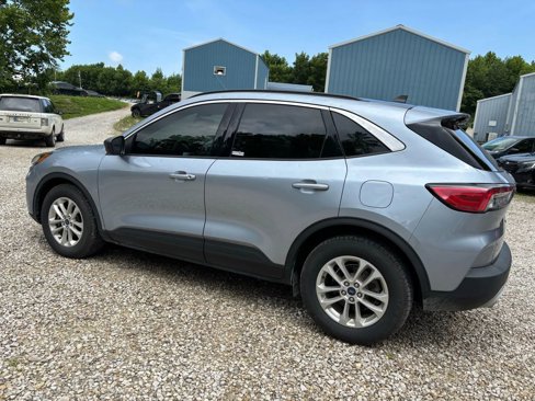 Used 2022 Ford Escape SE image 4