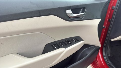 Used 2022 Hyundai Accent SEL image 12