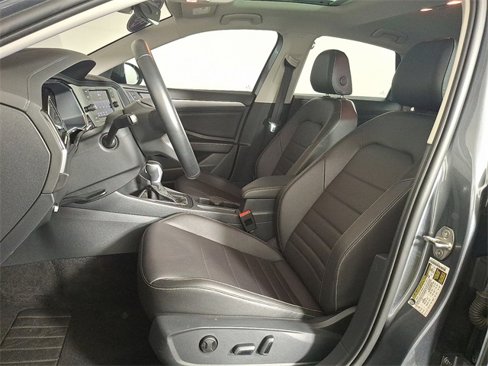 Used 2023 Volkswagen Jetta SE w/ Panoramic Sunroof Package image 16