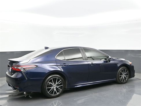Used 2022 Toyota Camry SE image 6