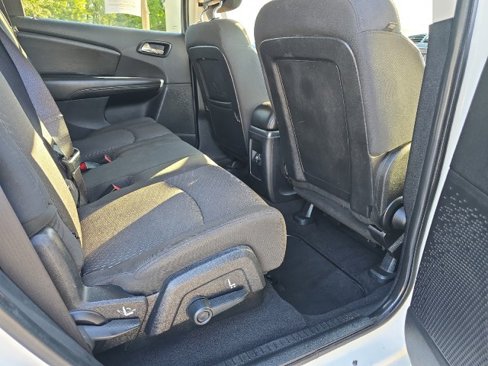 Used 2014 Dodge Journey SXT w/ Flexible Seating Group image 30