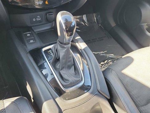 Used 2022 Nissan Rogue Sport SV w/ Technology Package image 32