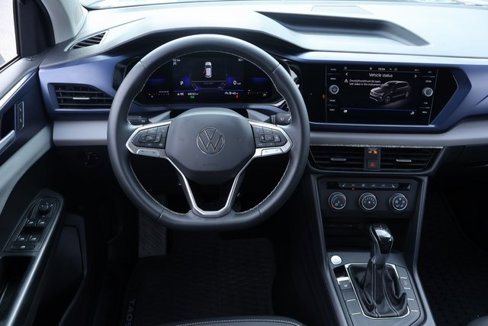 Certified 2022 Volkswagen Taos SE image 15