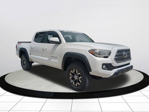 Used 2017 Toyota Tacoma TRD Off-Road image 1