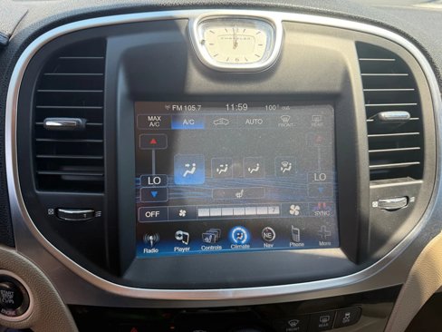 Used 2013 Chrysler 300 w/ Driver Convenience Group image 29