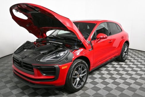 Certified 2024 Porsche Macan image 34