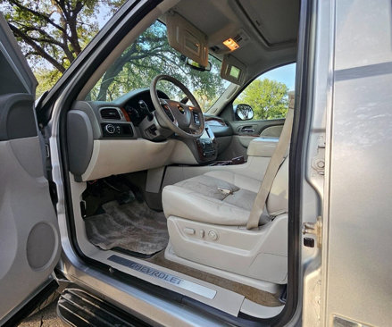 Used 2013 Chevrolet Suburban LTZ image 12