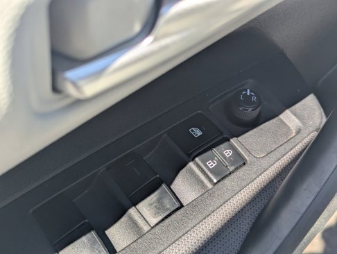 Used 2021 Toyota Corolla LE w/ Carpet Mat Package (TMS) image 20