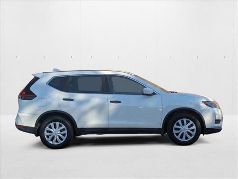 Used 2019 Nissan Rogue S image 4