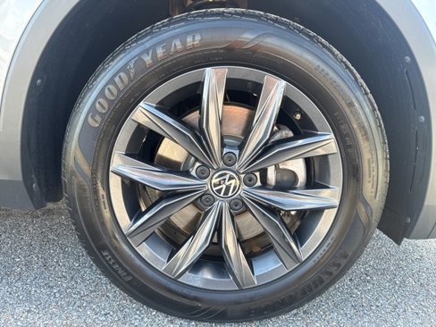 Used 2022 Volkswagen Tiguan SE image 9