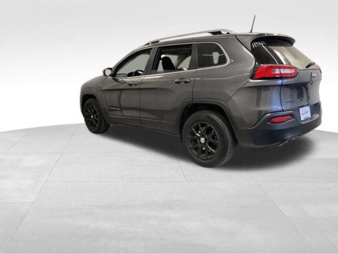 Used 2017 Jeep Cherokee Latitude w/ Cold Weather Group image 5
