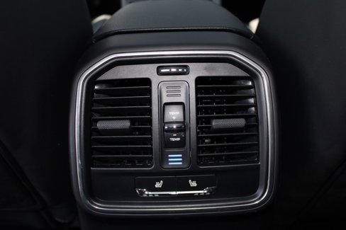 Certified 2024 Porsche Macan image 30