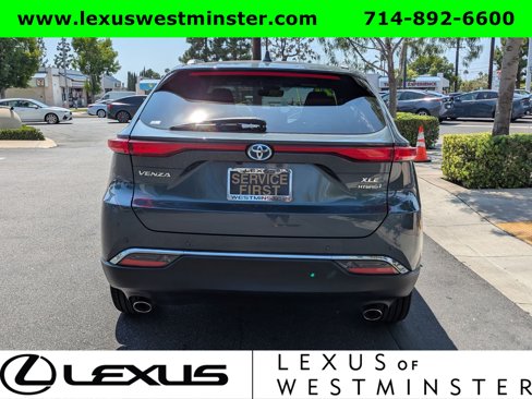 Used 2021 Toyota Venza XLE image 9