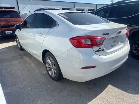 Used 2019 Chevrolet Cruze LT image 4