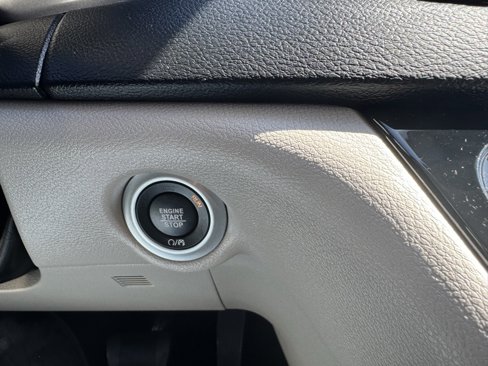Used 2023 Chrysler Pacifica Touring-L image 21