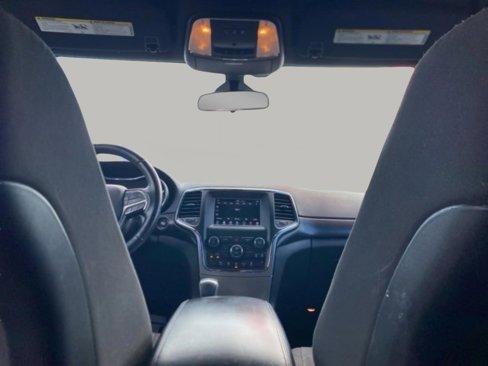 Used 2018 Jeep Grand Cherokee Laredo image 31