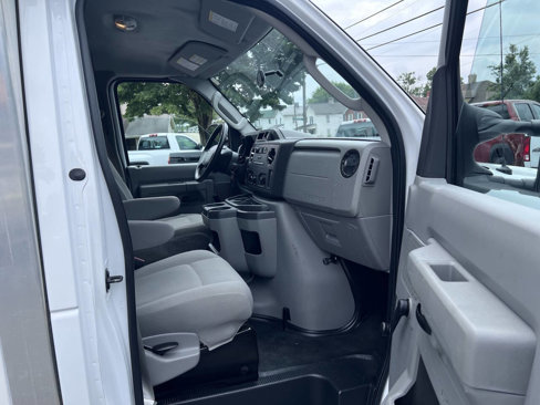 Used 2015 Ford E-350 and Econoline 350 Super Duty image 32