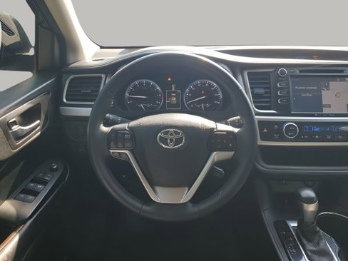 Used 2016 Toyota Highlander XLE image 24