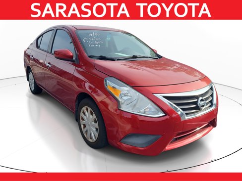 Used 2015 Nissan Versa SV image 1