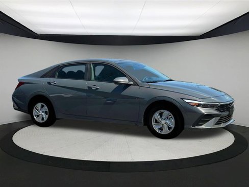 New 2025 Hyundai Elantra SE image 10