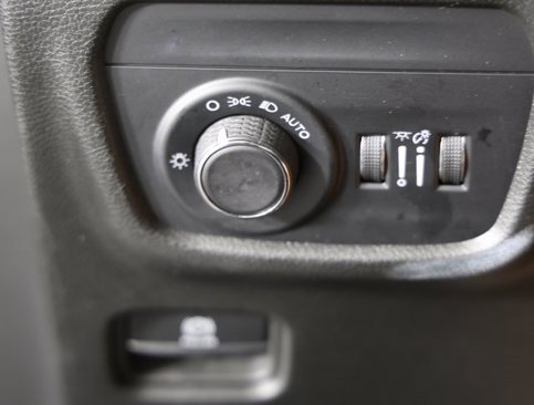 Used 2023 Jeep Grand Cherokee L Laredo image 25