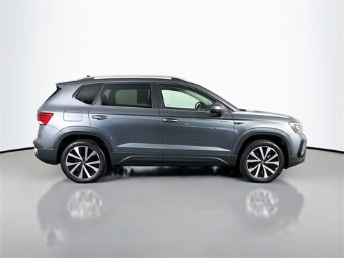 Used 2023 Volkswagen Taos SE image 8
