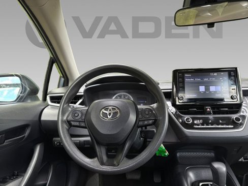 Used 2022 Toyota Corolla LE image 3