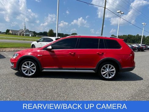 Used 2017 Volkswagen Golf Alltrack S image 3