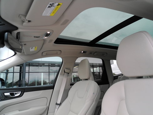 Used 2021 Volvo XC60 T8 Inscription w/ Advanced Package image 13