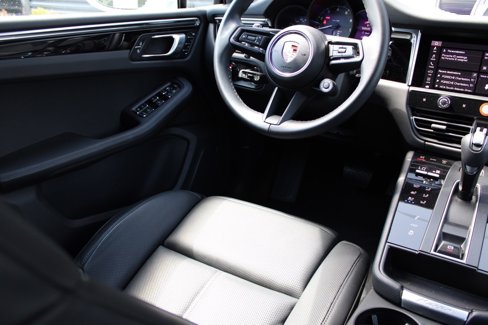 Used 2024 Porsche Macan image 17
