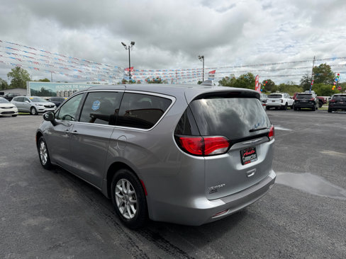 Used 2020 Chrysler Voyager LX image 7